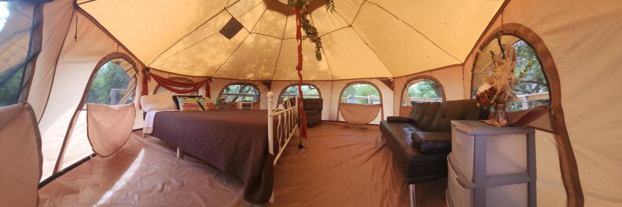 Hotel Al'S Hideaway Glamping Tents Pipe Creek Exterior foto