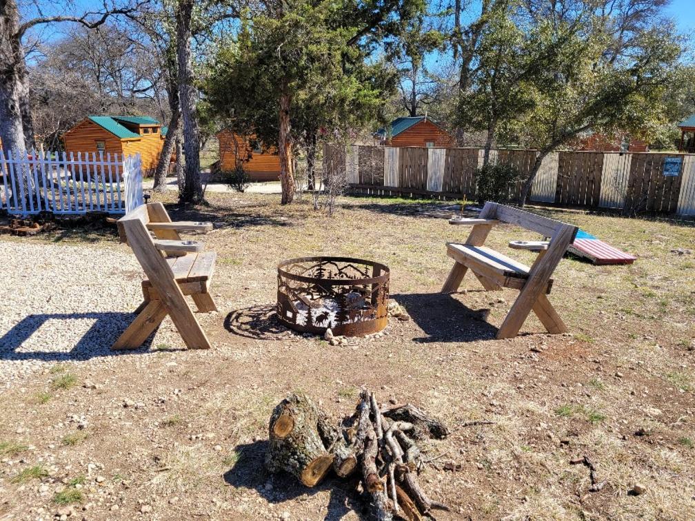 Hotel Al'S Hideaway Glamping Tents Pipe Creek Exterior foto